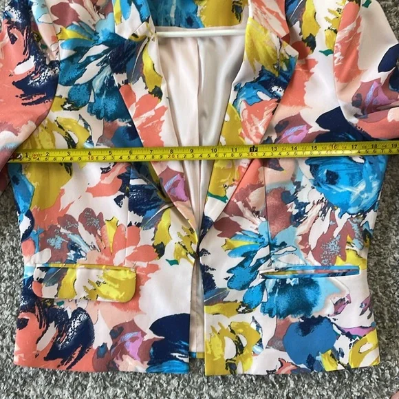 Bebe Colorful Floral Blazer Woman’s size 8 - Picture 8 of 10